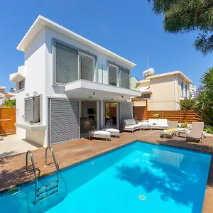 cyclops-cave-protaras-villa.protaras-cy-hotels.com/